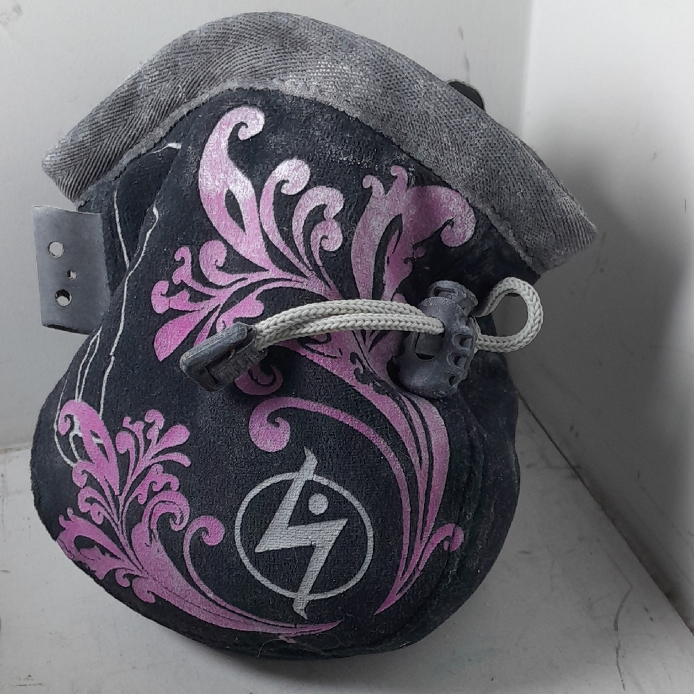 Chalk bag Flashed